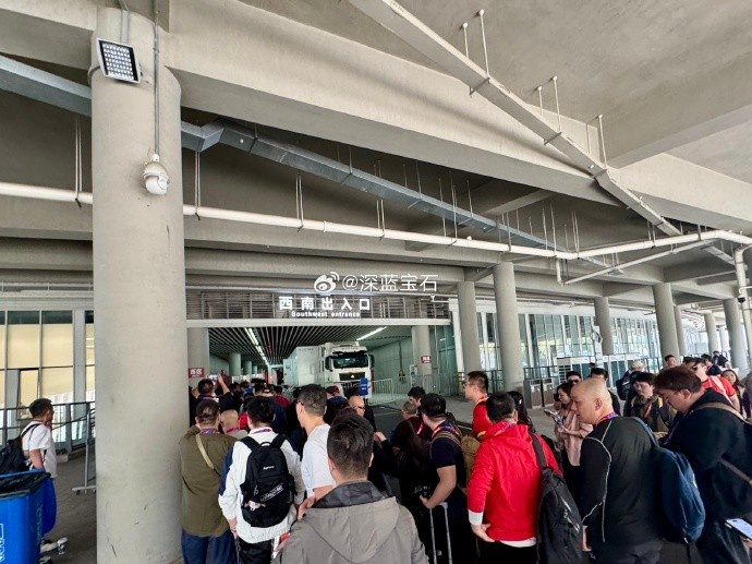 盛况空前！记者晒照：距离中澳之战还有三小时，现场记者已超百名