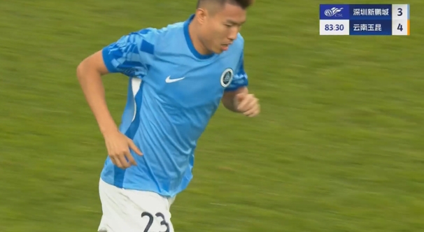 再扳一球！杨一鸣头球砸中李松益入网，新鹏城仍3-4落后玉昆
