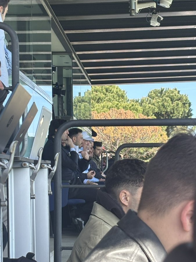 总教头督战！安切洛蒂携皇马教练组成员观战U19马德里德比