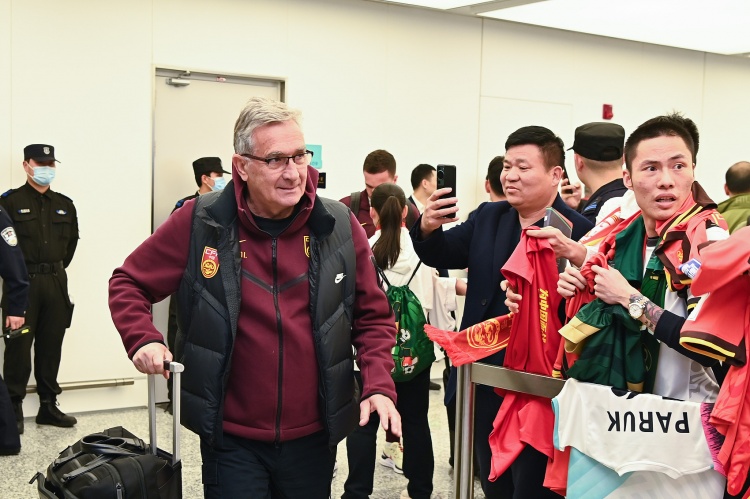 苏媒：国足仍有争第二希望，但真的不能再“守”下去了